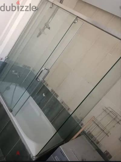 بانيو ٧٠ سم عرض و ١٥٠ سم طول + كابينة شاور زجاج سيكوريت سمك ١٠ مل