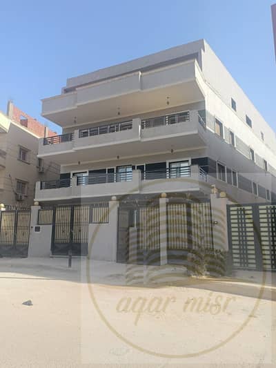 Apartment for Sale in El Shorouk City – Third District West  A spacious 230 sqm apartment for sale in the prestigious Third District West, one of the