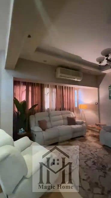 شقة للبيع بآخر شارع أحمد عرابي المهندسين، 160 متر، دور ثانٍ بأسانسير وحصة بالأرض. السعر 4,200,000 جنيه وقابل للتفاوض.