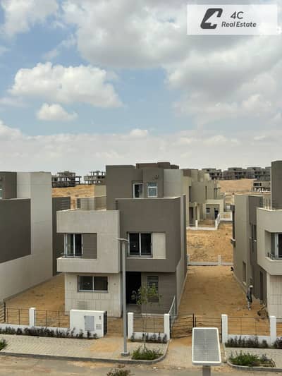 فيلا مستقلة 255 متر استلام فوري علي لاند سكيب خضراء في palm hills new cairo