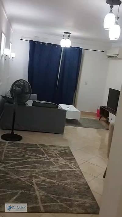 شقه مفروشه 120 متر مكيفة بالكامل للايجار في كمبوند جاردينيا سيتي زون 3 بمدينه نصر بالقرب من المحاور الرئيسية