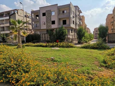 روعه  دور كامل بالفلاه  شقه للبيع بارقى احياء بمدينة الشيخ زايد  بالحي  #__الثامن    موقع متميز جدا بجوار مول الخدمات و دقائق ع شارع الرئيسي   300م مساحة الشقه. تحميل قديم  الدور الارضي مرتفع بحديقه  خاصه و مدخل خاص    الشقه متشطبه  ::