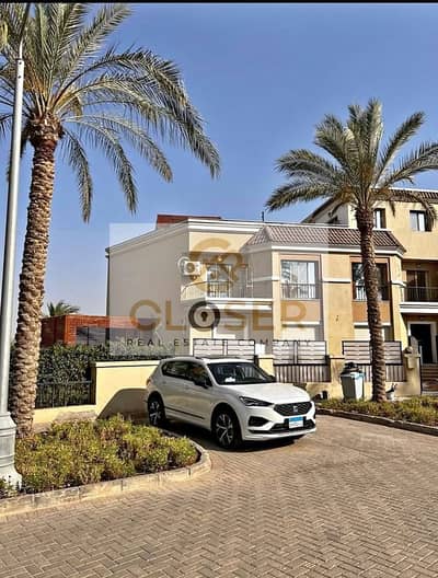 للبيع فيلا كورنر بموقع استراتيجي قسط ع12سنه بكمبوند سرايSarai ع طريق السويس مباشره