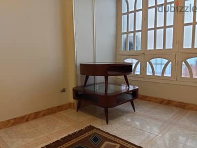 ترابيزات خشب زان قشر قارو مستعمله استعمال خفيف للاستفسار 01222616762