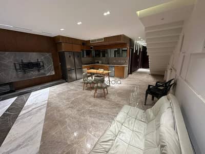 نمط حياة الفيلات على 3 طوابق بالجاكوزي والسيستم الذكي  | تاون هاوس Maisonette جاهز للسكن فوراً في هايد بارك التجمع