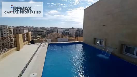 للبيع بنت هاوس بمواصفات فيلا فاخره  800 متر- تشطيب الترا سوبر لوكس- مكيفه بالكامل -بها حمام سباحه في قلب مصر الجديده