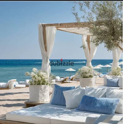 شاليه متشطب بالكامل لوكيشين مميز على اللاجون دايريكت  للبيع في مدينة العلمين، الكيلو 120.