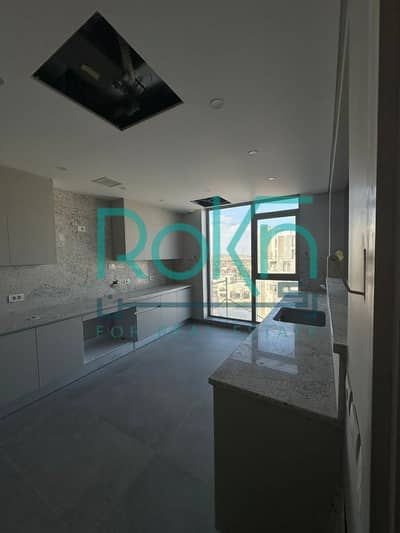 Serviced Apartment 130m 2 bed for sale in Canal Walk 205