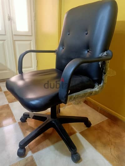 تصفيات كراسي مكتب ومحاضرات بحالة جيدة (بيع بالقطعة أو الطقم بالكامل)