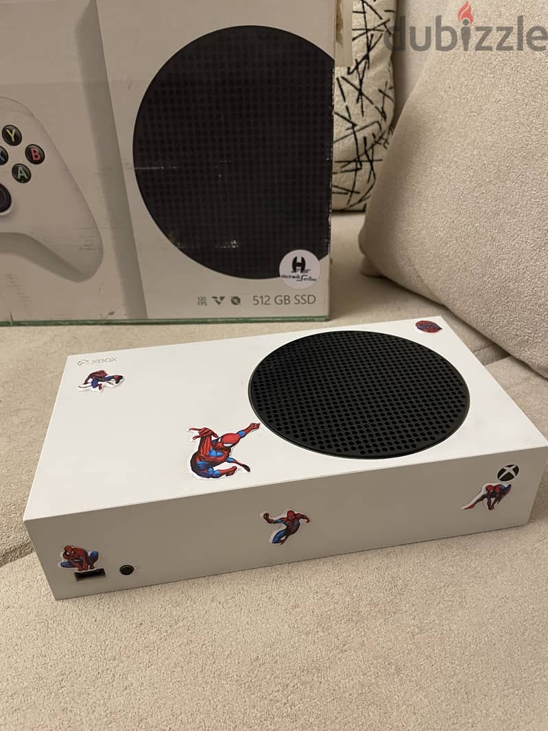 Xbox series S with controller 1
