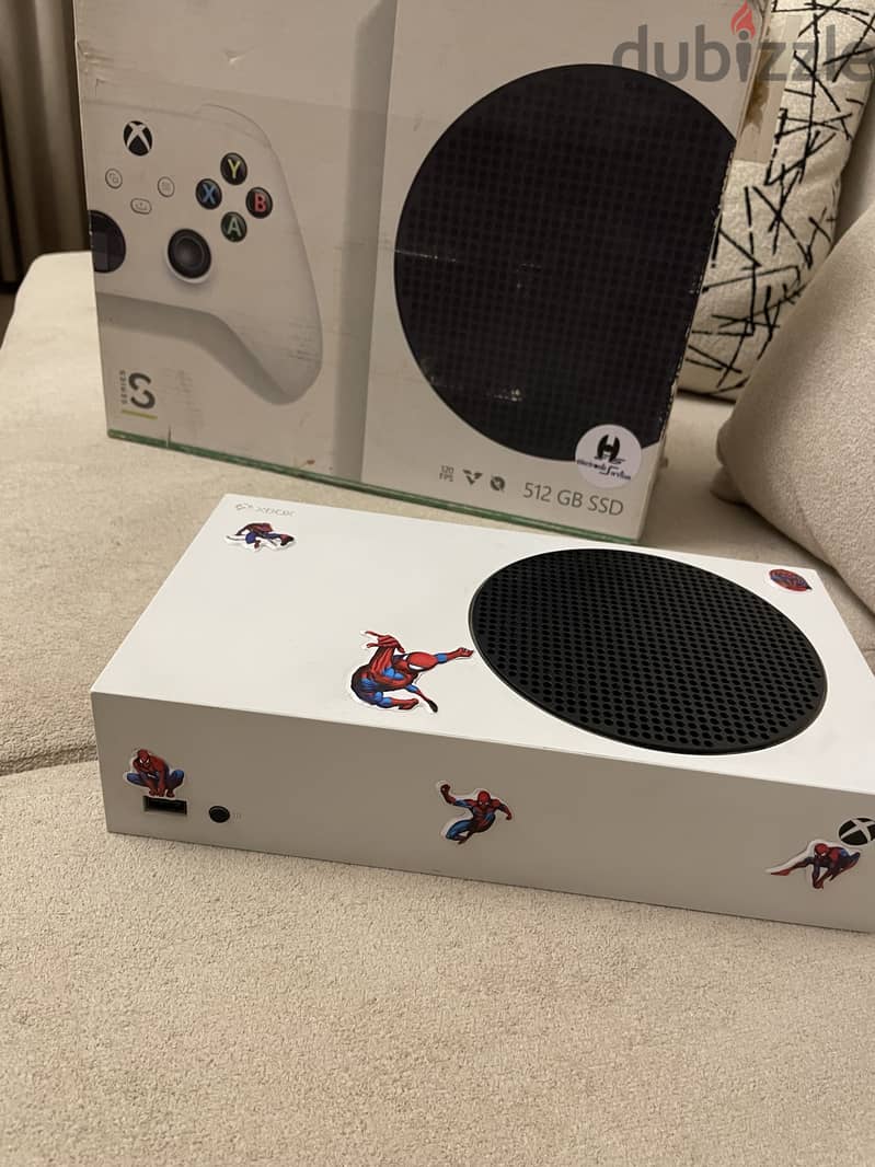 Xbox series S with controller 2
