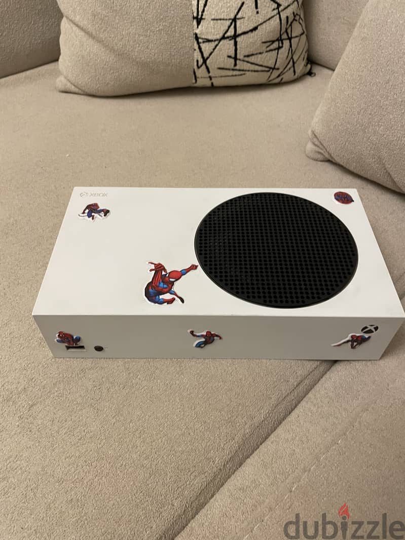 Xbox series S with controller 4