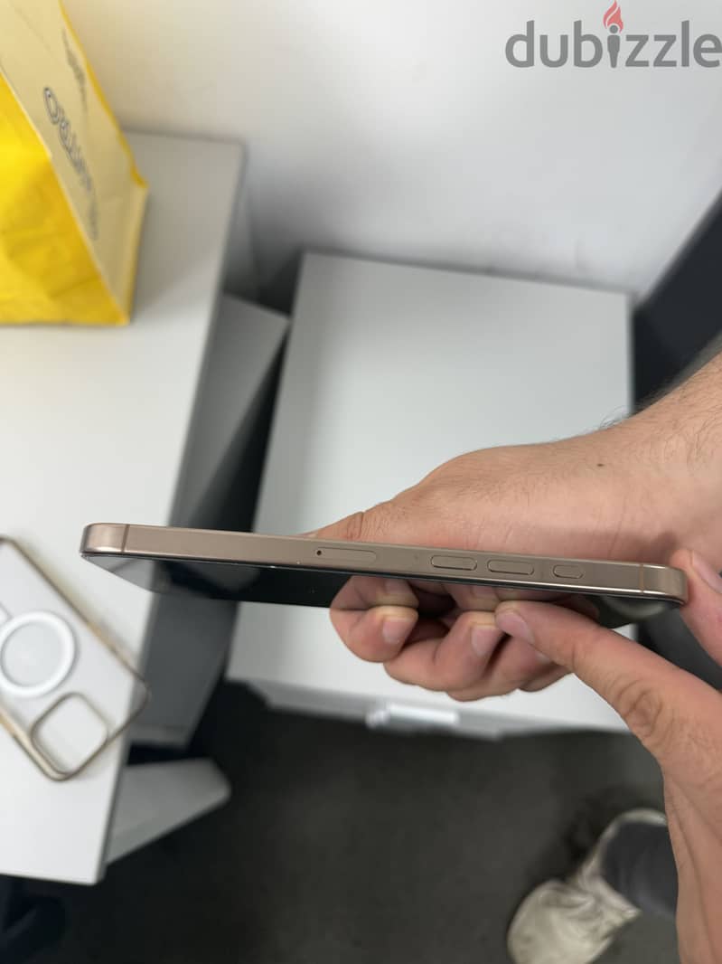 Apple - iPhone 16 Pro Max 3