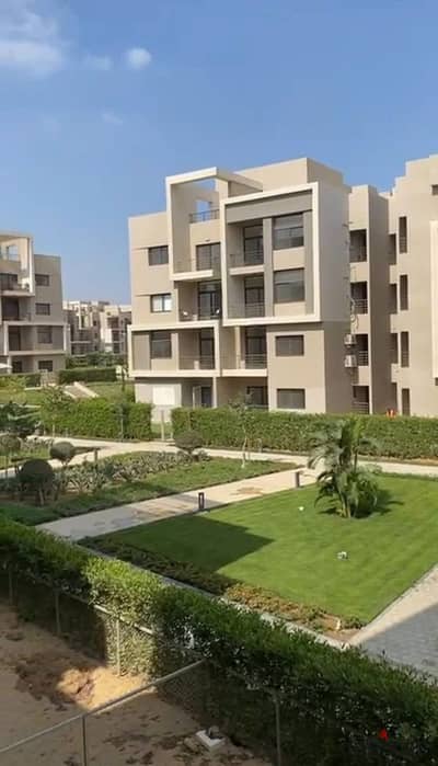 شقه  3 غرف  بجاردن  ريسيل  للبيع  في فيفيث سكوير متشطبه  بالتكيفات  والمطبخ  و البوتجاز جاهزه علي السكن من بكرا