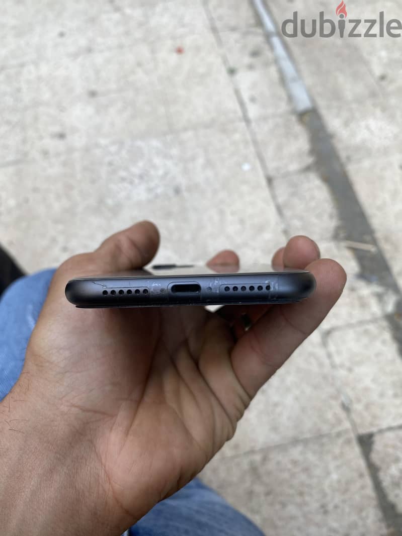 iPhone 11 3