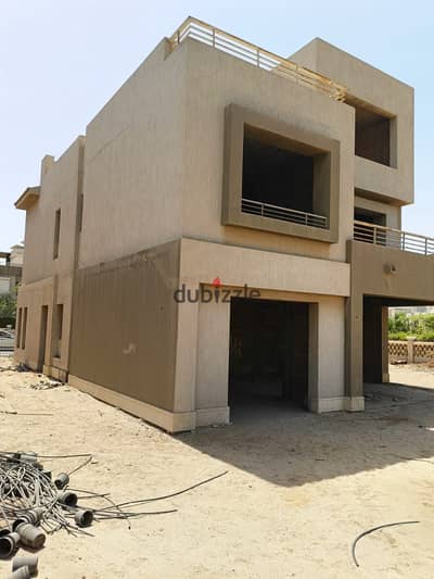 Villa for sale in Palm Hills Golf Extension. Open garden view, 470sqm built-up, 620sqm land, delivered, installments paid, below market price.