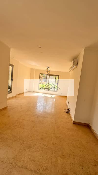 Duplex with garden for sale, 215 sq m, in Palm Parks, with kitchen and air conditioning, at a bargain price.