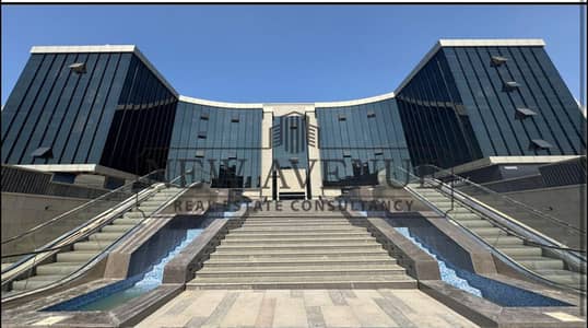 مكتب إداري مشطب بالكامل للإيجار في ساوث جيت القاهره الجديده South Gate New Cairo