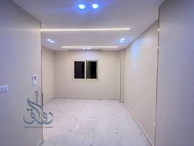 شقه في 6 اكتوبر حي 8 مجاوره ٢ ثالث نمره من محور التحرير وثالث نمره من الطريق الرئيسي