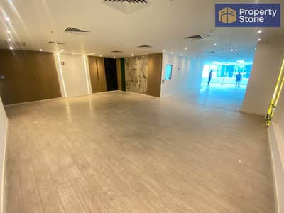 فرصة رائعة للشركات والمؤسسات الباحثة عن مقر إداري بمساحة كبيرة داخل مبنى مكاتب احترافي مجهز للأعمال.