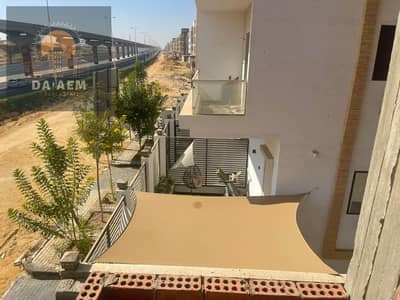ارض للبيع واجهه قريبة من الرئيسي في الحي السابع بيت الوطن التجمع الخامس القاهره الجديدة