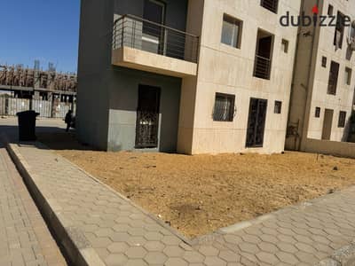 شقة أرضي بحديقة خاصة للبيع في كمبوند هرم لايف – موقع مميز مباشرة خلف Eco Mall