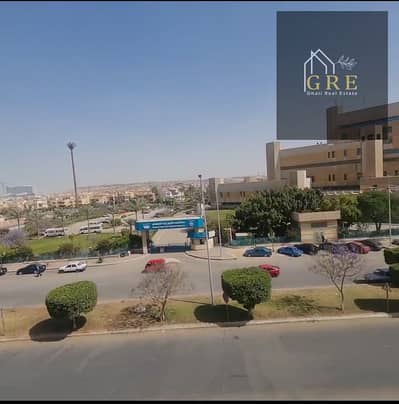  شقة للبيع 220م – 3 غرف نوم – ريسبشن كبير – فيو مفتوح وغير مجروحة نهائياً – دور ثالث وبها رووف – بالحي الثالث الشيخ زايد أمام نادي الشيخ زايد