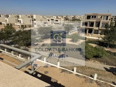 فيلا مستقلة فاخره 5 غرف نوم للبيع في بالم هيلز القاهرة الجديدة التجمع الخامس جاهزة للاستلام لوكيشن مميز