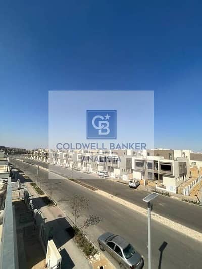 تاون هاوس فاخر ثلاث3 غرف نوم  للبيع في بالم هيلز القاهرة الجديدة جاهز للاستلام برايم لوكيشن في التجمع الخامس