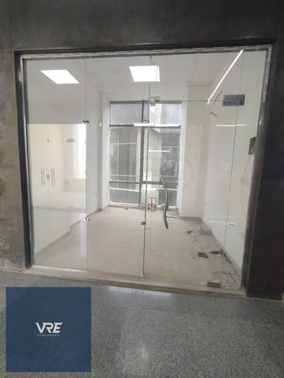  مقر إداري للإيجار في Value Mall New Cairo بموقع استراتيجي على محور الجزيرة مباشرة – مساحة 22م تشطيب كامل جاهز للتشغيل فورًا – دور ثاني مناسب للشركات