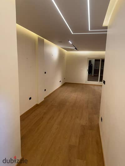 For sale, an apartment in the Dar Misr compound, Al-Qrnfl, New Cairo, in front of Gate 24, Al-Rehab, the Eastern Market, the Office of the Attorney General, New Cairo Security Directorate, and the Suez Road.