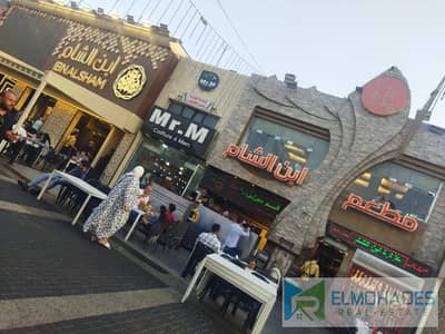 للإيجار محل تجاري بموقع متميز داخل السوق القديم بمدينة الرحاب، أحد أكثر المناطق حيوية وكثافة بالحركة التجارية