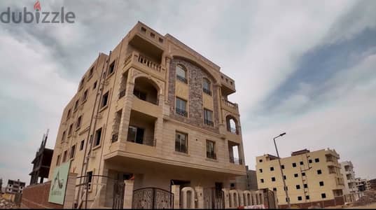 شقة ٢٣٠م بالحي الرابع علي حديقة  ٣ فدان بجوار النادي الاهلي و الفيوزون