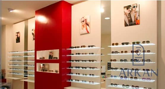 محل نضارات 20 بمقدم 170 الف امام كمبوند السياحيه ب حدايق اكتوبر BA