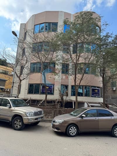 Administrative building for rent in a prime location in Degla, Maadi, with an area of ​​1500 square meters.