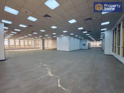 فرصة مميزة للشركات والمؤسسات الكبرى الباحثة عن مقر إداري متكامل في موقع استراتيجي داخل مدينة الرحاب، بمساحة كبيرة وتشطيب جاهز للتشغيل.