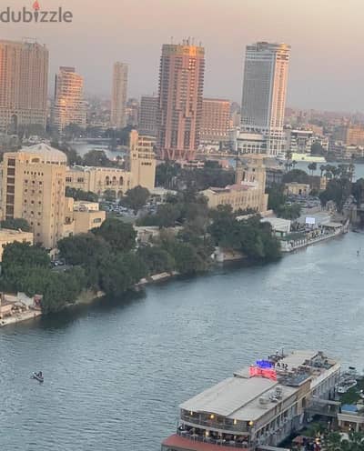 شقة  للبيع علي كورنيش الزمالك مباشرة شارع النيل