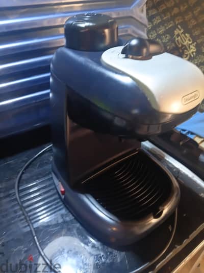 ماكينة اسبرسو ماركة ديلونجي Delonghi كالجديد
