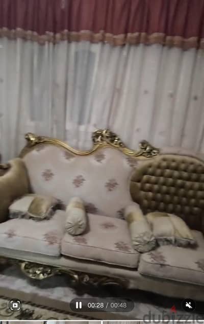صالون للبيع استعمال خفيف بحالة الزيرو