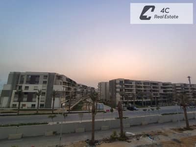 فيلا مستقلة بمقدم وتكملة أقساط استلام فوري لوكيشن برايم ريسيل بأقل من سعر الشركة في Palm Hills New Cairo التجمع الخامس بالقرب من الجولدن سكوير للبيع