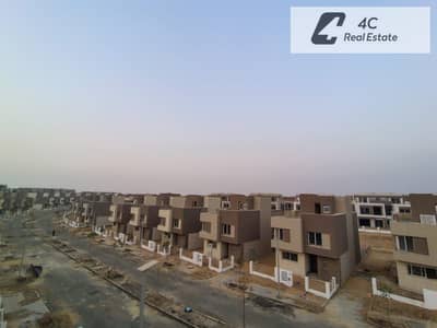 فيلا مستقلة بمقدم وتكملة أقساط استلام فوري لوكيشن برايم ريسيل بأقل من سعر الشركة في Palm Hills New Cairo التجمع الخامس بالقرب من الجولدن سكوير للبيع