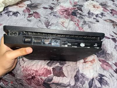 Play station 4 slim
