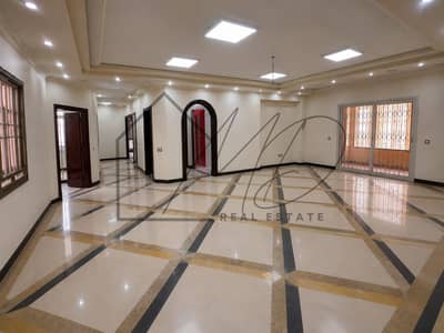 مقر إداري للإيجار في لوران 400م