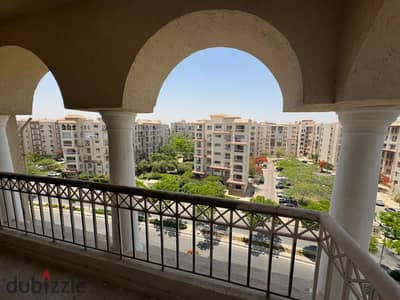 For sale, an area of 211 square meters in Madinaty, near services and Metro Market B1