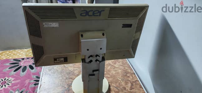 شاشة Acer ٢٤ بوصه  بحالة ممتازة - مثالية للعمل والدراسة وللبيع الفوري