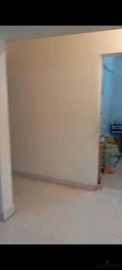 Apartment for sale in Zahraa El Maadi, next to Maadi Traffic Department, street view. Area: 105 sq mConsists of: 2 bedrooms, bathroom, reception, kitch