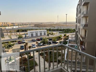 كومباوند هايد بارك شقة للإيجار تشطيب مودرن وموقع مميز
