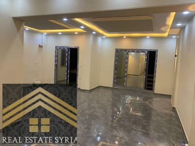 شقه للايجار   بالفيلات  الحى التالت شرق– خطوات من طريق السويس وجميع الخدمات  تفاصيل الشقة: المساحة: 160متر 3 غرف نوم ريسبشن واسع3قطع 2حمام الدور التانى  المميزات:  تشطيب الترا سوبر لوكس  عداد كهرباء  إنترنت  جميع تمديدات التكييفات جاهزة  شقة جاهزة