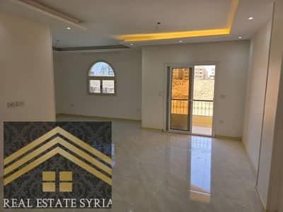شقه للايجار بالمطبخفى المنطقة الرابعه  عماارت خطوات من طريق السويس وجميع الخدمات  تفاصيل الشقة: المساحة: 200متر 3 غرف نوم منهم غرفه ماستر  ريسبشن واسع3قطع 2حمام الدور الثالث بحري  أسانسير شغال  المميزات:  تشطيب سوبر لوكس  عداد كهرباء+عداد+اتنين سخان