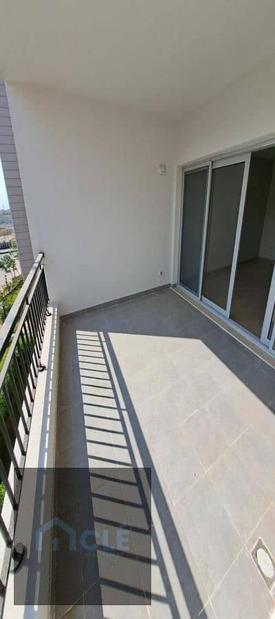 Luxury apartment with a stunning view , semi-furnished , for rent at the lowest price in Cairo Festival . It includes a maid's room , equiped Kitchen